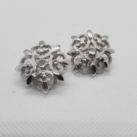 Vintage Monet Filigree Silver Toned Clip Earrings - Picture 1 of 4